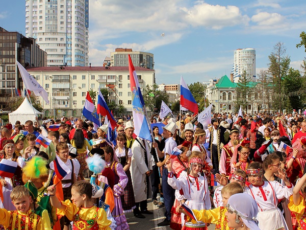 шествие «ПАРАД ДРУЖБЫ НАРОДОВ РОССИИ» 12 июня 2017 года