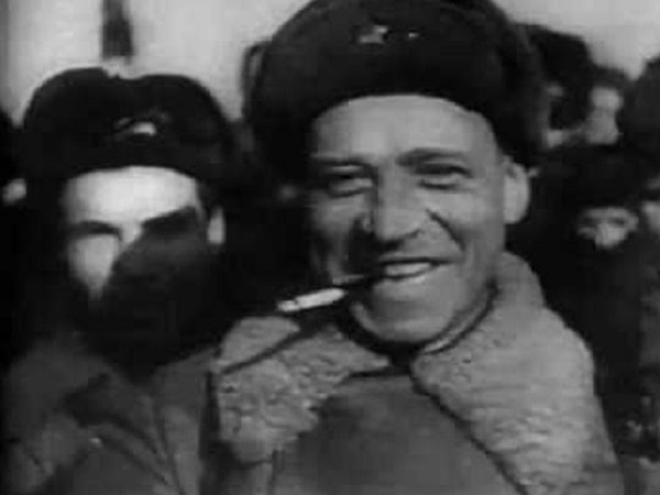 Бесмертный полк: песни военных лет - Б.Чирков - Песенка о шинели
