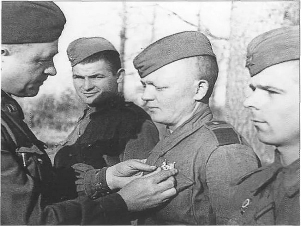 Бесмертный полк: песни военных лет - В.Воронов - Сержант