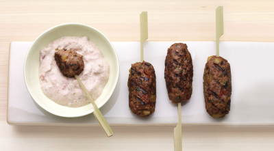 БАРАНИНА С ТОМАТНО-ЙОГУРТОВЫМ СОУСОМ