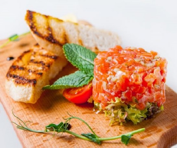 Тартар из сёмги с дыней